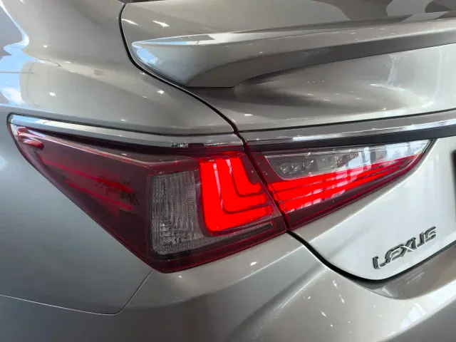 Lexus ES — Фото автомобиля 7