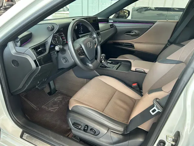 Lexus ES — Фото автомобиля 9