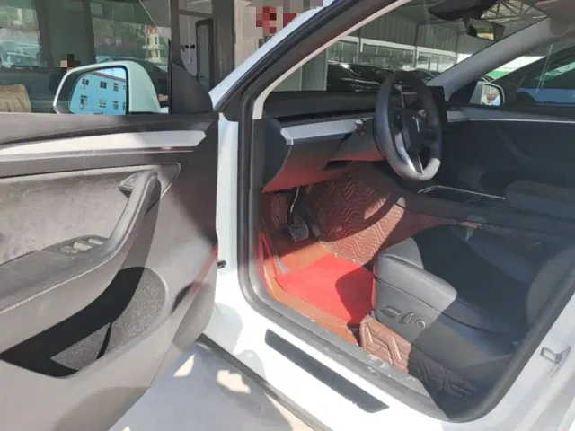Tesla Model Y — Фото автомобиля 15