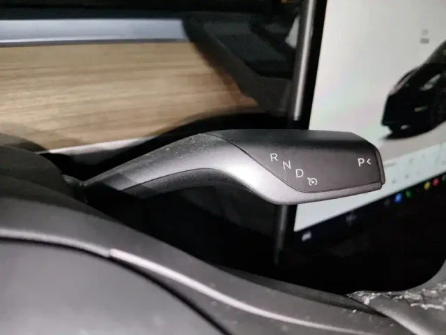 Tesla Model Y — Фото автомобиля 10