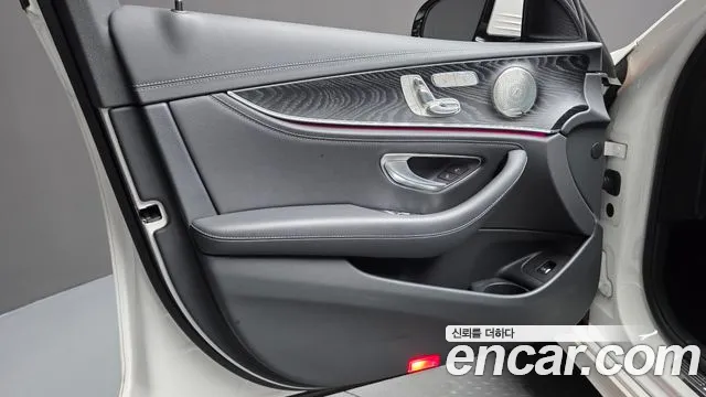 Mercedes-Benz E-Class — Фото автомобиля 16