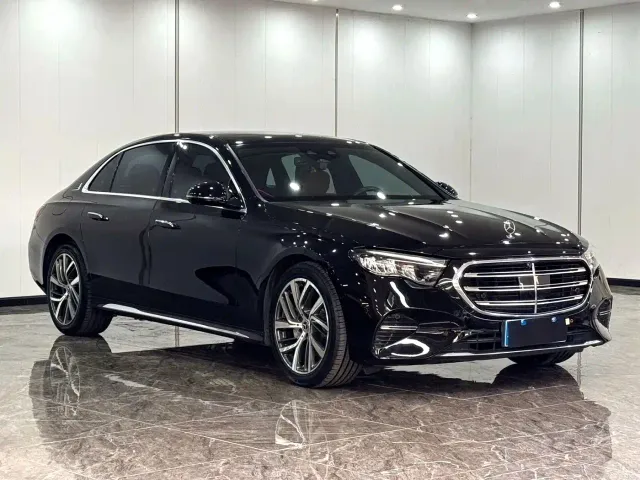 Mercedes-Benz E-Class — Фото автомобиля 3