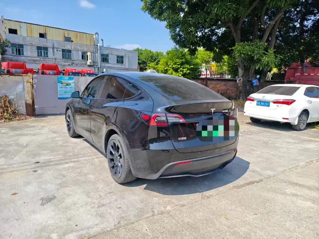 Tesla Model Y — Фото автомобиля 10