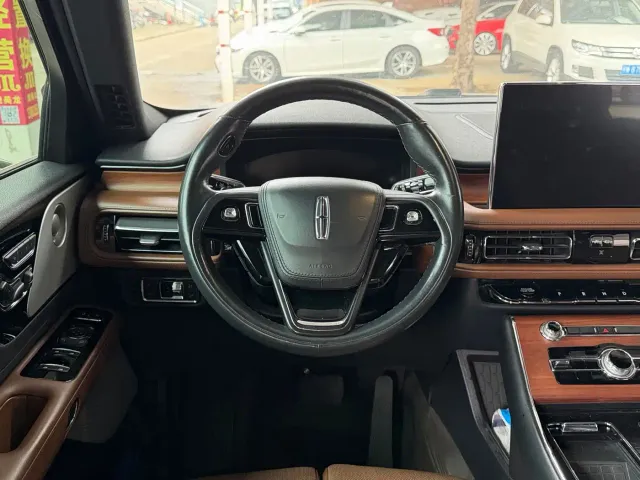 Lincoln Aviator — Фото автомобиля 9