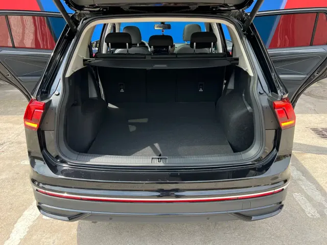 Volkswagen Tiguan L — Фото автомобиля 24