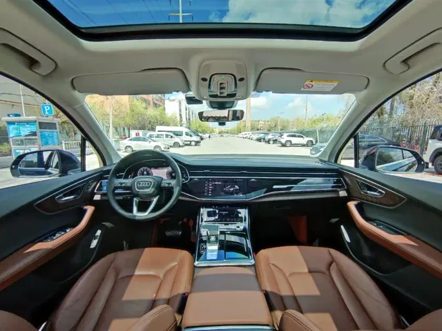 Audi Q7 — Фото автомобиля 9