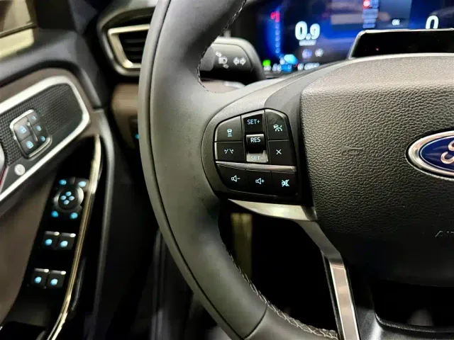 Ford Explorer — Фото автомобиля 13