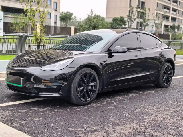 Фотография автомобиля — Tesla Model 3