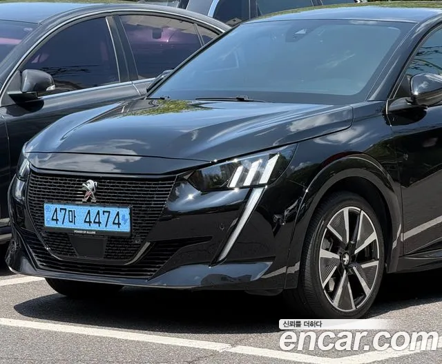 Peugeot 208 — Фото автомобиля 12