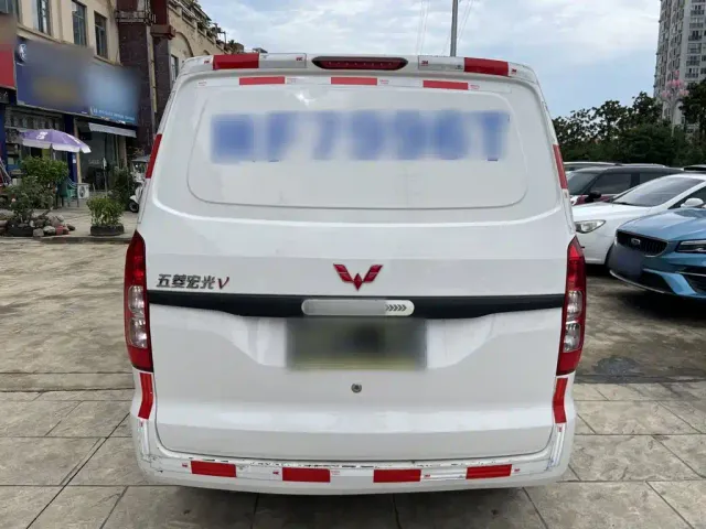 Wuling Hongguang V — Фото автомобиля 5