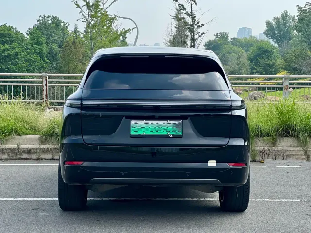 Li Auto L7 — Фото автомобиля 8