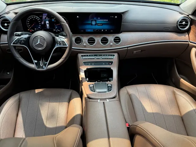 Mercedes-Benz E-Class — Фото автомобиля 12