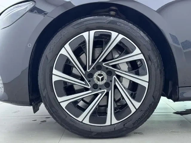 Mercedes-Benz E-Class — Фото автомобиля 18
