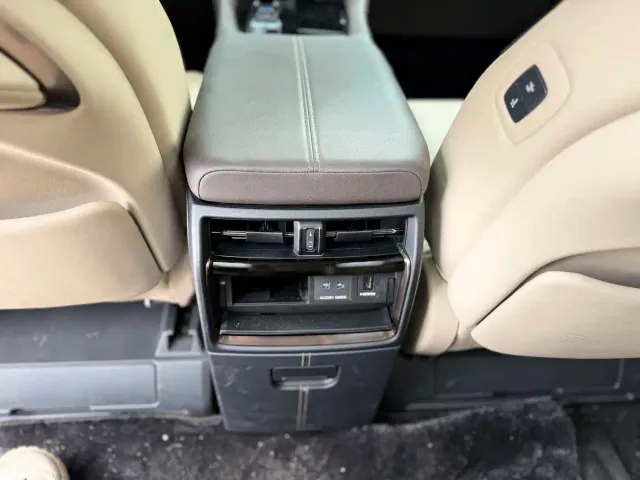 Toyota Crown — Фото автомобиля 24