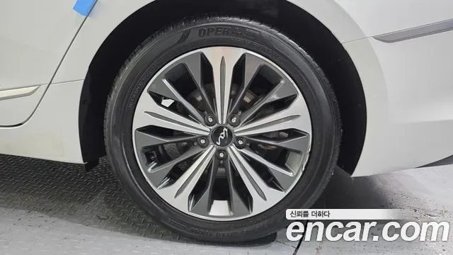 Kia K8 — Фото автомобиля 5