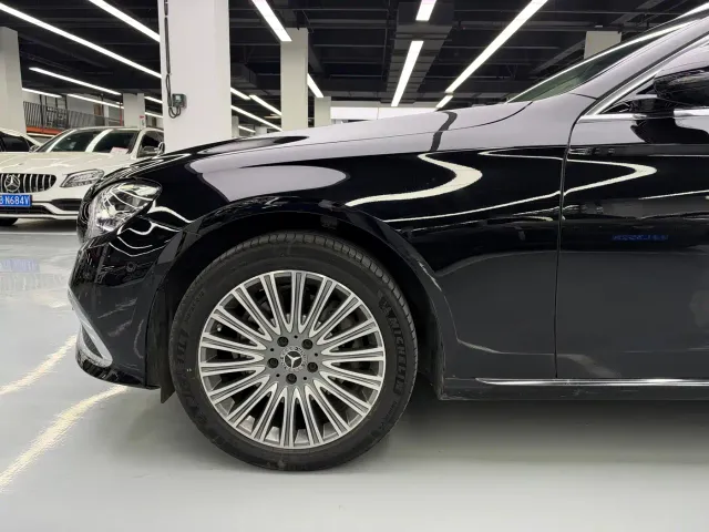Mercedes-Benz E-Class — Фото автомобиля 14