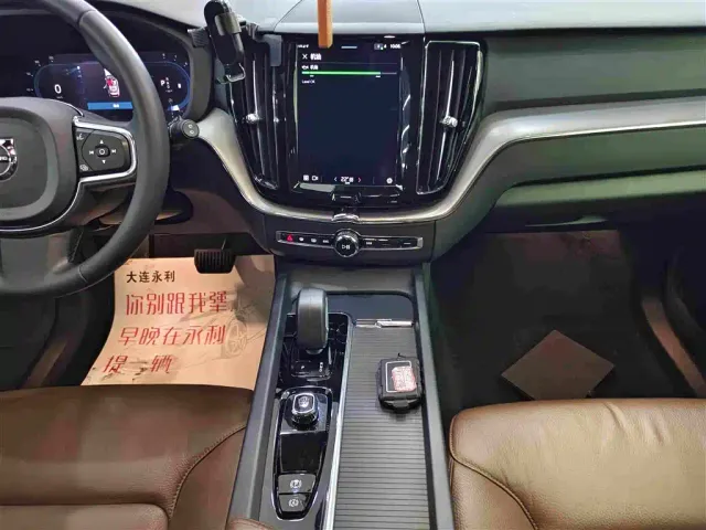 Volvo XC60 — Фото автомобиля 8