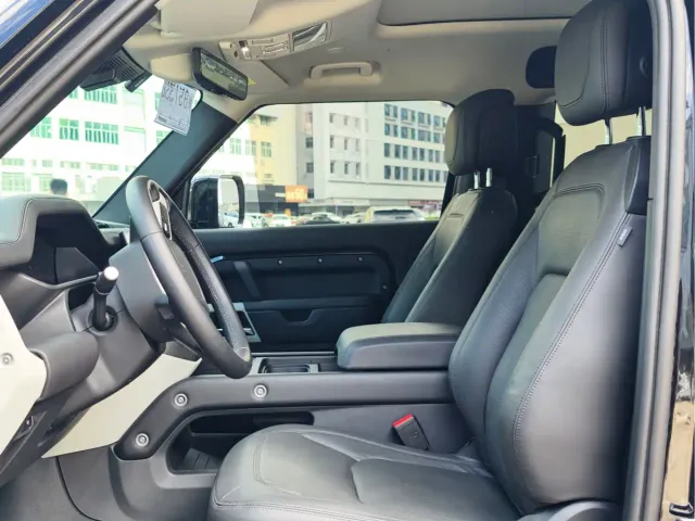 Land Rover Defender — Фото автомобиля 8