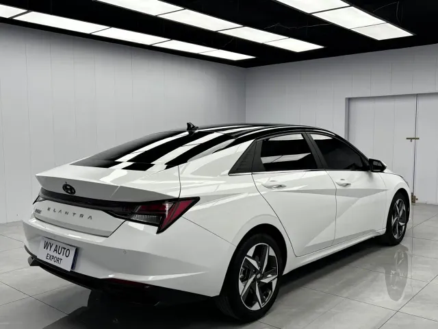 Hyundai Elantra — Фото автомобиля 4