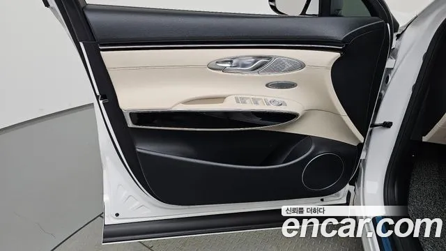 Genesis GV70 — Фото автомобиля 23