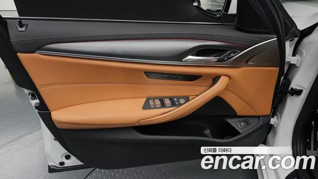BMW 5 Series G30 — Фото автомобиля 13