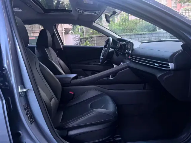 Hyundai Elantra — Фото автомобиля 11