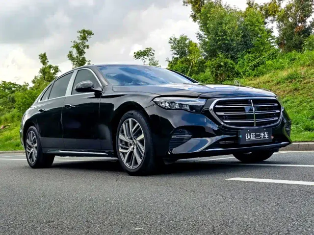 Mercedes-Benz E-Class — Фото автомобиля 3