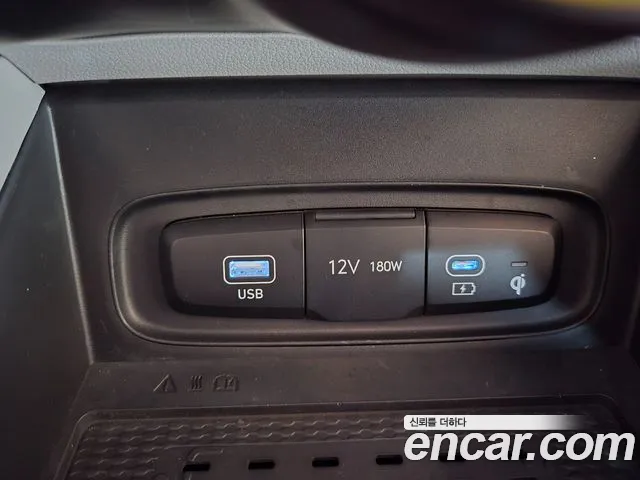 Hyundai Venue — Фото автомобиля 16