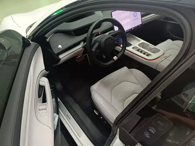 Xiaomi SU7 — Фото автомобиля 15