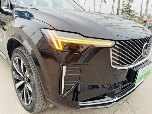 Volvo XC90 — Фото автомобиля 5