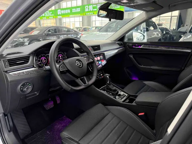 Skoda Superb — Фото автомобиля 7