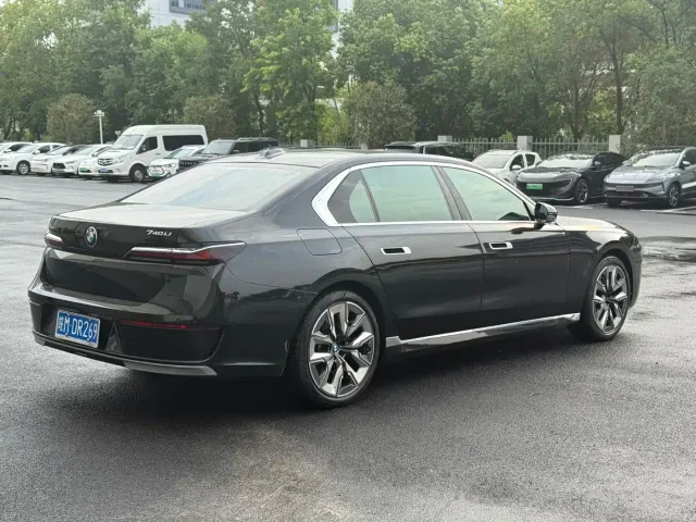 BMW 7 Series — Фото автомобиля 10