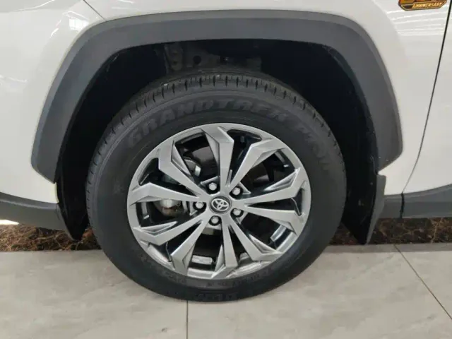 Toyota RAV4 — Фото автомобиля 6