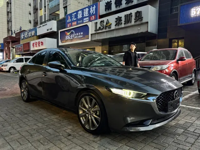 Mazda Axela — Фото автомобиля 3