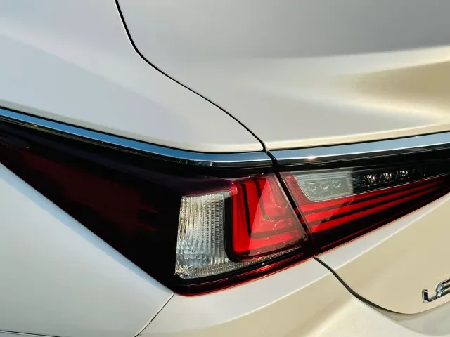 Lexus ES — Фото автомобиля 9