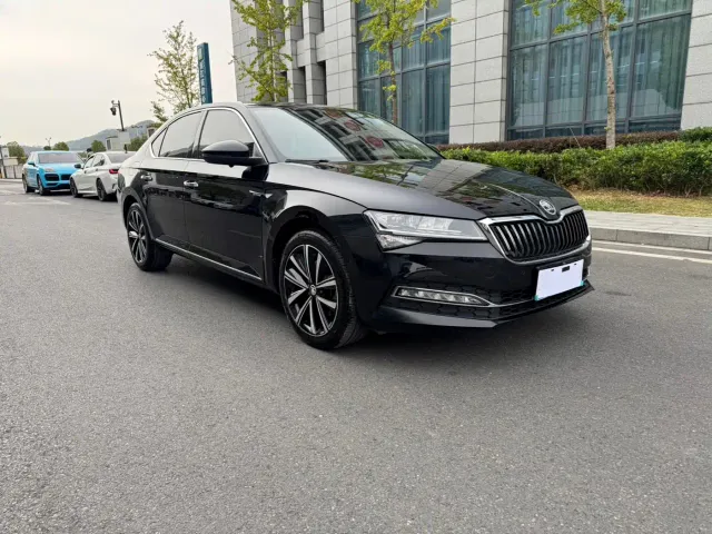 Skoda Superb — Фото автомобиля 3