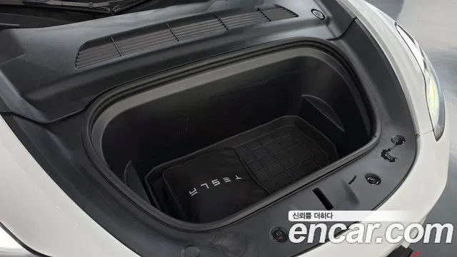 Tesla Model Y — Фото автомобиля 9