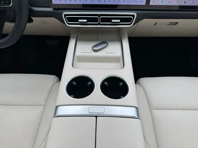 Li Auto L7 — Фото автомобиля 22