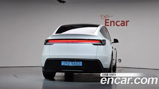 Tesla Model Y — Фото автомобиля 3