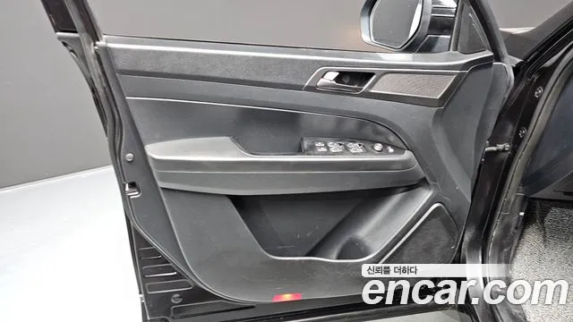 KG_Mobility_Ssangyong Rexton Новый Rexton Sport Дизель 2.2 4WD — Фото автомобиля 24