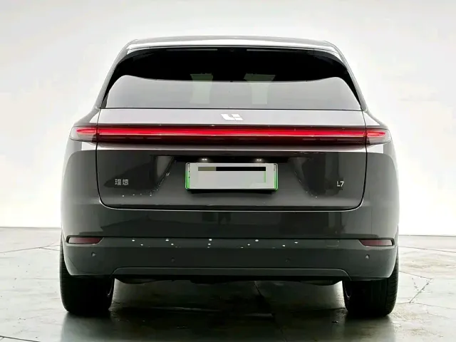 Li Auto L7 — Фото автомобиля 8