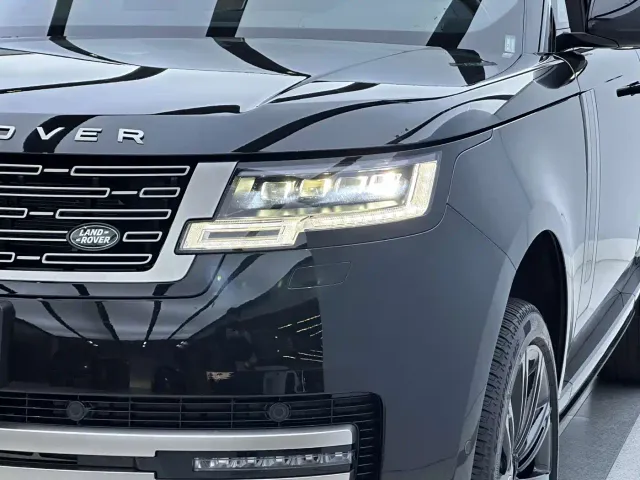 Land Rover Range Rover 2025 3.0 L6 360PS Golden Age Edition — Фото автомобиля 6