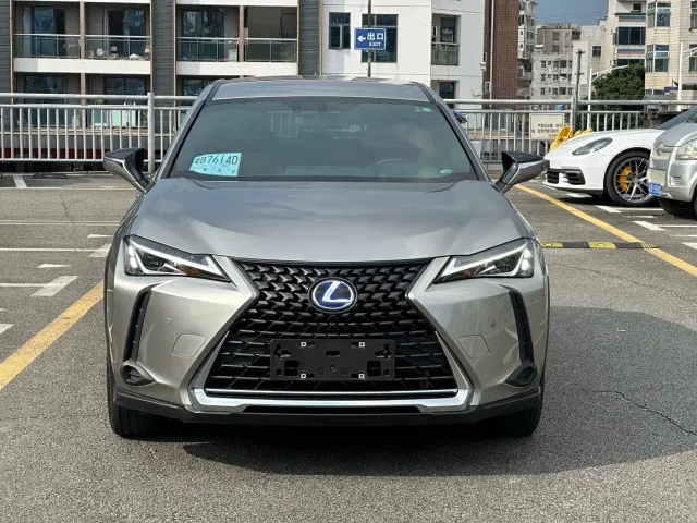 Lexus UX — Фото автомобиля 2