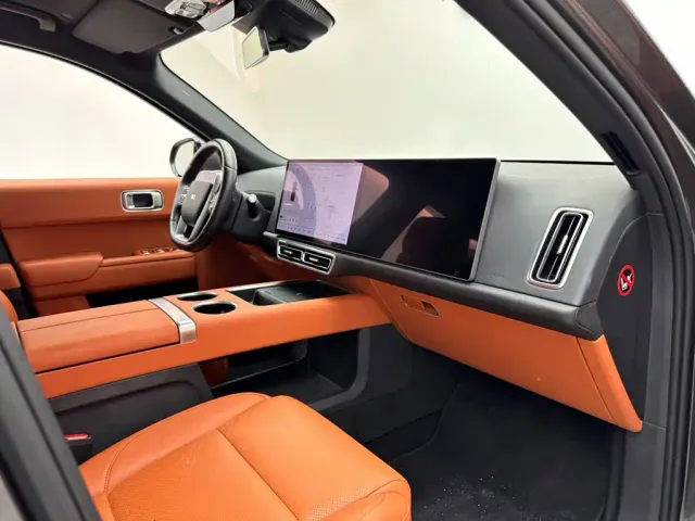 Li Auto L8 — Фото автомобиля 11