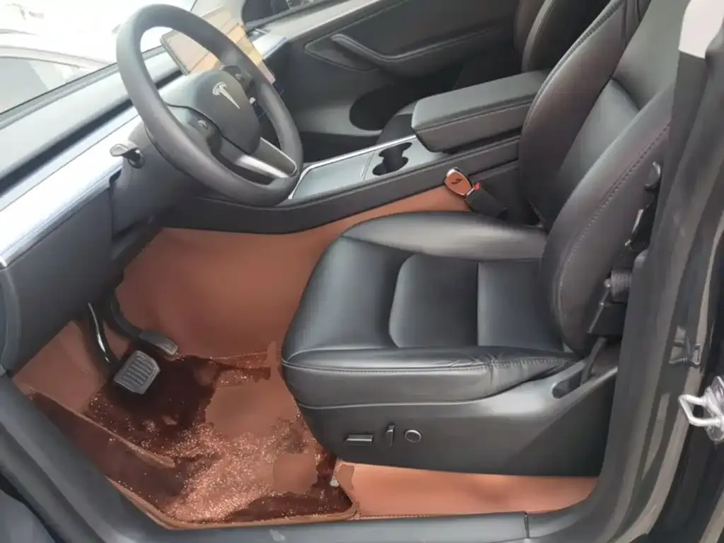 Tesla Model Y 2024 Rear-Wheel Drive Version — Фото автомобиля 14