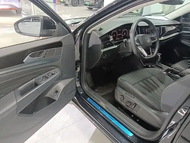 Volkswagen Passat — Фото автомобиля 14