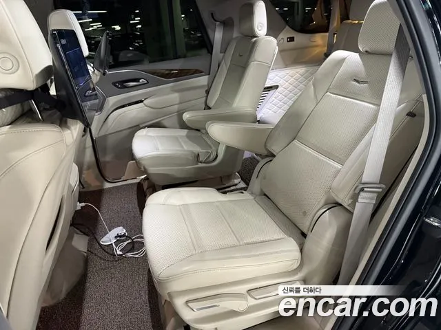 Cadillac Escalade Generation 5 — Фото автомобиля 14