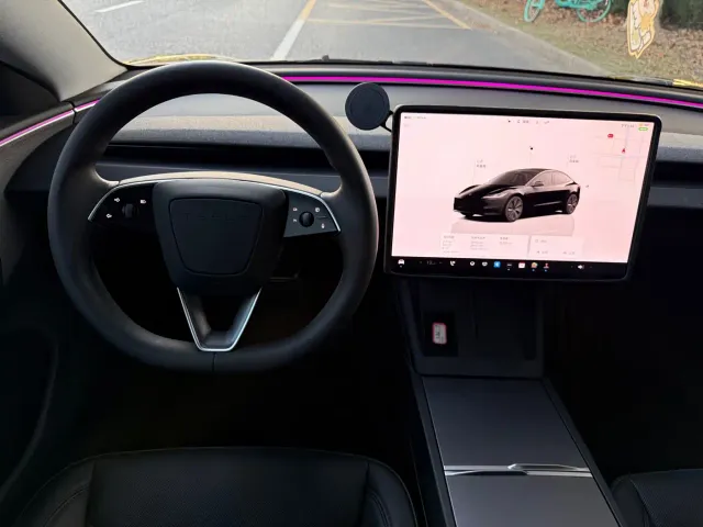 Tesla Model 3 — Фото автомобиля 14