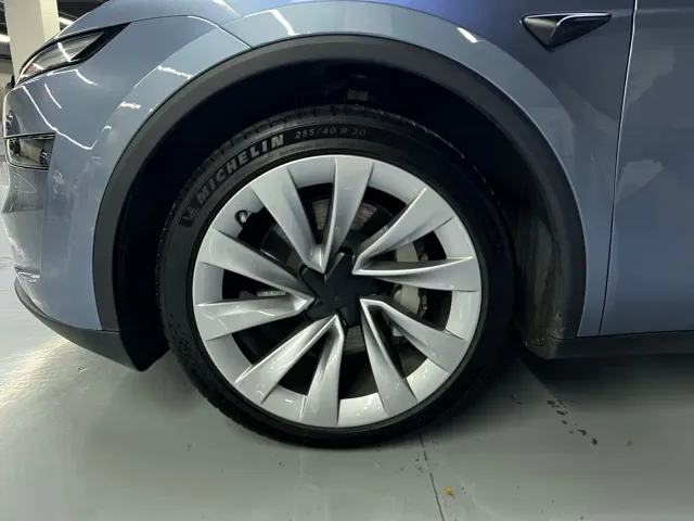 Tesla Model Y — Фото автомобиля 10