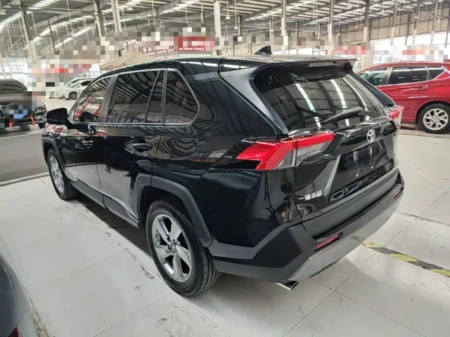 Toyota RAV4 — Фото автомобиля 4